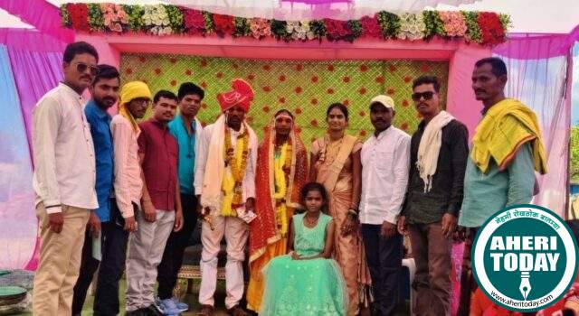 माजी जिल्हा परिषद अध्यक्ष अजयभाऊ कंकडालवार यांच्या कडून नवं वधू – वरास भेट वस्तू व शुभेच्छा