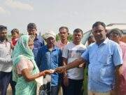 कॅन्सर ग्रस्त महिलेला माजी जि.प.अध्यक्ष अजयभाऊ कंकडालवार यांची कॅन्सरग्रस्त महिलेला आर्थिक मदत