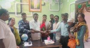 आंतरराष्ट्रीय धावपटू लच्चा वेलादी यांचा माजी जि.प.अध्यक्ष अजयभाऊ कंकडालवार यांच्याकडून सत्कार व आर्थिक मदत