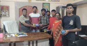 पोलीस भरतीची तयारी करणाऱ्या युवकांना साहित्य वाटप – जि.प.माजी अध्यक्ष अजयभाऊ कंकडालवार यांचा पुढाकार