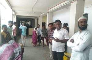 सर्पदंशाने मृत पावलेल्या इसमाच्या कुटुंबाला काँग्रेस नेते कंकडालवार यांनी केली आर्थिक मदत