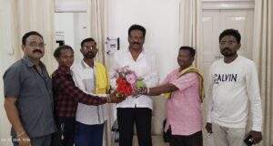 ग्रामसभा अध्यक्ष सडमेक यांनी दिले जिल्हा अध्यक्ष मडावी यांना शुभेच्छा!