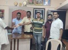 आल्लापल्ली येथील श्रीहरी मंदिर बांधकामासाठी अजयभाऊ कंकडालवार व हनमंतू मडावी यांच्याकडून आर्थिक मदत