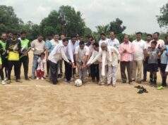 माजी जि.प.अध्यक्ष अजयभाऊ कंकडालवार यांच्या हस्ते फुटबॉल स्पर्धेची उदघाटन