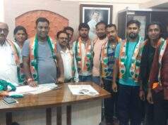 सुंदरनगर येथील भाजप कार्यकर्त्यांनी धरले काँग्रेसची ‘हात’