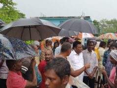 काँग्रेसनेते व माजी जि.प.अध्यक्ष अजयभाऊ कंकडालवार यांनी आत्राम कुटुंबांची सांत्वन व आर्थिक मदत