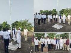 माजी जि.प.अजयभाऊ कंकडालवार यांच्या शुभहस्ते ध्वजारोहण