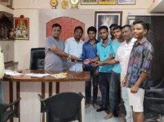 माजी जि.प.अध्यक्ष अजयभाऊ कंकडालवार यांनी आलापल्लीतील कलावंतांना मदत