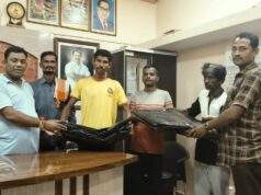 तोडसाम व आत्राम परिवाराला काँग्रेसनेते अजयभाऊ कंकडालवार यांच्या कडून ताडपत्री मदत