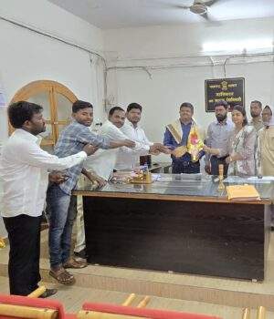 नुकतेच रुजू झालेल्या सिरोंचा तहसीलदार निलेश होनमोरे साहेबांचे तालुका काँग्रेस कमिटी तर्फे स्वागत