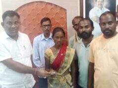 माजी जि.प.अध्यक्ष अजय कंकडालवार यांनी केले अपघातग्रस्त मडावी परिवाराला आर्थिक मदत