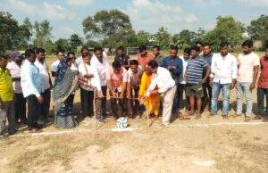 माजी जि.प.अध्यक्ष अजय कंकडालवार यांनी फुटबॉल सामन्याचे थाटात उदघाटन संपन्न