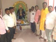 नरक चतुर्दशी रोजी माजी जि.प.अध्यक्ष अजय कंकडालवार यांनी घेतली माँकाली मातेची दर्शन