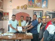 खाली जागेत धान खरेदी करा : माजी जि.प.अध्यक्ष अजय कंकडालवार यांच्याकडे शेतकऱ्यांनी केली निवेदनातून मागणी