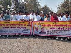 रखडलेले रस्ता बांधकाम पूर्ण करण्याच्या मागणीसाठी कंकडालवारांच्या नेतृत्वात आंदोलन