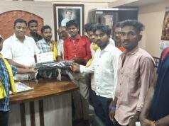 शिलमपल्ली येथील युवकांना माजी जि.प.अध्यक्ष अजय कंकडालवार यांनी व्हाॅलीबाॅल – नेट दिली भेट