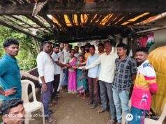 वाघाच्या हल्ल्यात मृत्यू झालेला बामनकर कुटुंबीयांना काँग्रेस नेते अजय कंकडालवार यांच्याकडून आर्थिक मदत