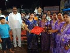 कंकडालवार दामपत्यांनी अहेरी विधानसभा क्षेत्रातील विविध बतकम्मा मंडळला दिली भेट