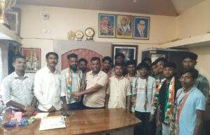 पेरमिली राजाराम जि.प.क्षेत्रातील राष्ट्रवादी व विविध पक्षातील कार्यकर्त्यांनी धरले काँग्रेसची ‘हात’