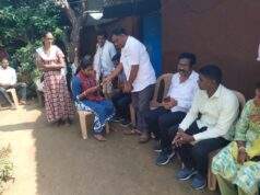 अजयभाऊ कंकडालवार यांची वेलगूर भेट ; तेरवीत संवेदना व आर्थिक मदत