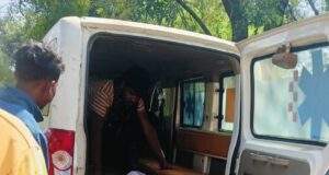 तुमिरकसा ग्रामस्थाला विषप्राशनानंतर उपचारादरम्यान मृत्यू ; वाहन व्यवस्थेअभावी अडचण – अजय कंकडालवार यांच्या पुढाकाराने तातडीने सोडवला प्रश्न