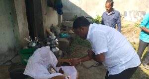 माजी जि.प.अध्यक्ष अजयभाऊ कंकडालवार यांच्याकडून देव्हारा परिवाराला आर्थिक मदत