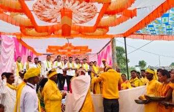 सल्ला गागर,सप्तरंगी ध्वजारोहन उत्साहात ; माजी जिल्हा परिषद अध्यक्ष अजय कंकडालवार यांची उपस्थिती