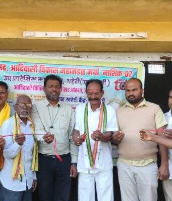 जारावंडी येथील धान खरेदी केंद्राचे टी.डी.सी.चे संचालक सैनू गोटा यांच्या हस्ते उदघाटन