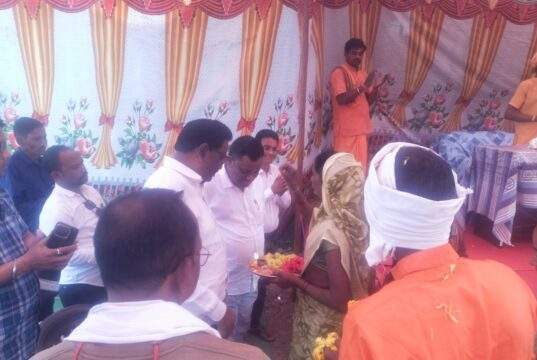 काँग्रेस नेते कंकडालवार यांच्या हस्ते श्रीगणरायाचे मंदिर बांधकामाचे भूमिपूजन संपन्न..काँग्रेस नेते कंकडालवार बंदूकपल्ली येथे स्व:खर्चाने बांधून देणार मंदिराचे बांधकाम