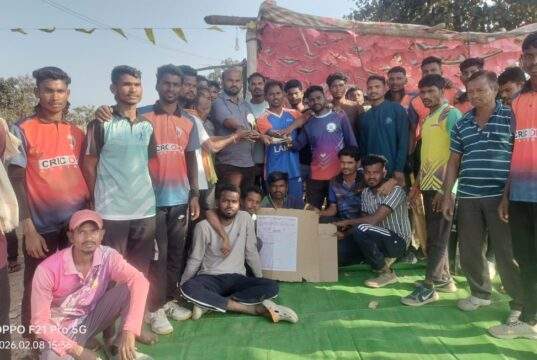 काँग्रेसनेते प्रज्वलभाऊ नागूलवार यांचाहस्ते बक्षीस वितरण कार्यक्रम संपन्न…स्पर्धेला माजी जि.प.अध्यक्ष अजयभाऊ कंकडालवार यांचाकडून प्रथम पारितोषिक