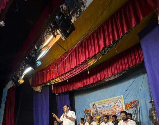 टिकेपल्लीतील महाशिवरात्री यात्रेत नाटकाची मेजवानी : माजी जि.प.अध्यक्ष अजय कंकडालवार यांच्या हस्ते नाट्यप्रयोगाचे उदघाटन