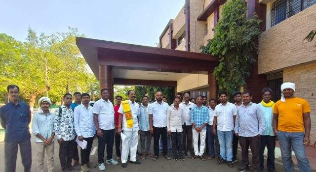 एटापल्ली तालुक्यातील पंधरा गावातील नागरिकांनी गाठले जिल्हाधिकारी कार्यालय…जिल्हाधिकाऱ्यांना विविध ज्वलंत समस्यांचे निवेदन सादर