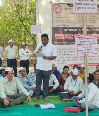 काँग्रेस नेते कंकडालवार यांची कर्मचाऱ्यांच्या बेमुदत आंदोलन मंडपाला भेट व जाहीर पाठिंबा…जय महाराष्ट्र शासकीय निमशासकीय अधिकारी व कर्मचारी संघटना तर्फे कामाबंद आंदोलन