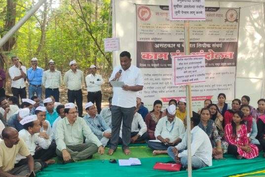 काँग्रेस नेते कंकडालवार यांची कर्मचाऱ्यांच्या बेमुदत आंदोलन मंडपाला भेट व जाहीर पाठिंबा…जय महाराष्ट्र शासकीय निमशासकीय अधिकारी व कर्मचारी संघटना तर्फे कामाबंद आंदोलन