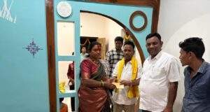 पेंदाम परिवाराचा गृहप्रवेश कार्यक्रमाला काँग्रेस नेते डॉ.अजय कंकडालवार यांची उपस्थित