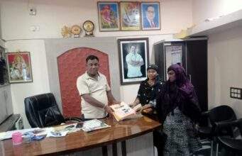 माजी जि.प.अध्यक्ष डॉ.अजयभाऊ कंकडालवार यांच्याकडून कॅन्सरग्रस्त महिलेला उपचारासाठी आर्थिक मदत